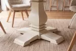 Kulatý jídelní stůl HAMPTONS 140 CM světle hnědý/krémový masiv borovice Kulatý jídelní stůl HAMPTONS 140 CM světle hnědý/krémový masiv borovice