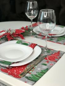 Vánoční prostírání na stůl 30x45 CM barevné vánoční symboly na šedém podkladu Vánoční prostírání na stůl 30x45 CM barevné vánoční symboly na šedém podkladu